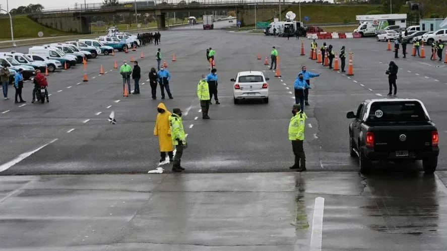 Labuenainfo | Restricciones de camiones por el feriado en autopistas y ...