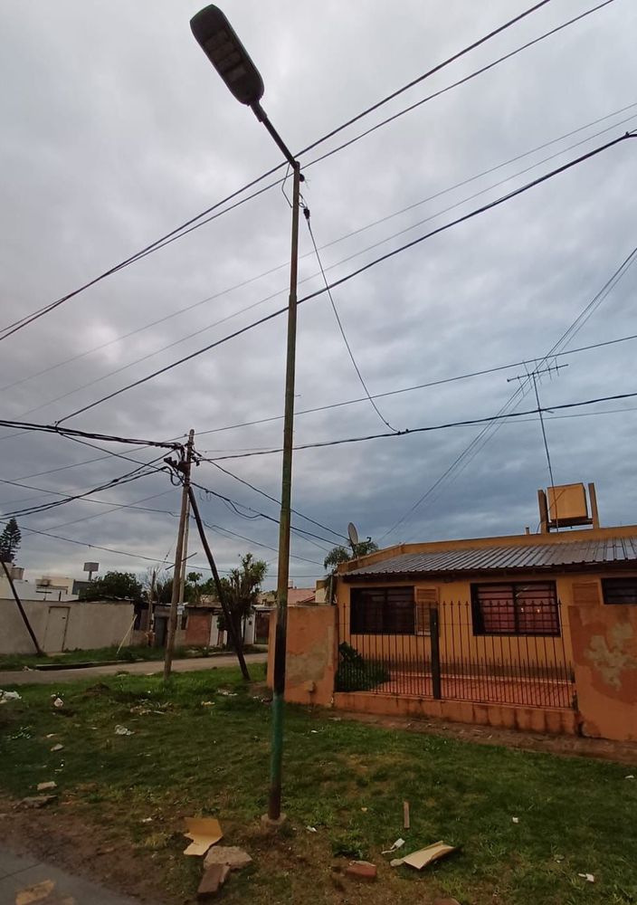 Labuenainfo | Sigue grave el niño que se apoyó en un poste de luz en La ...