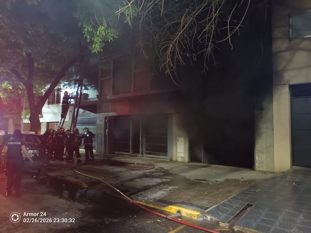 Labuenainfo | Incendio en la cochera de un edificio en La Plata ...